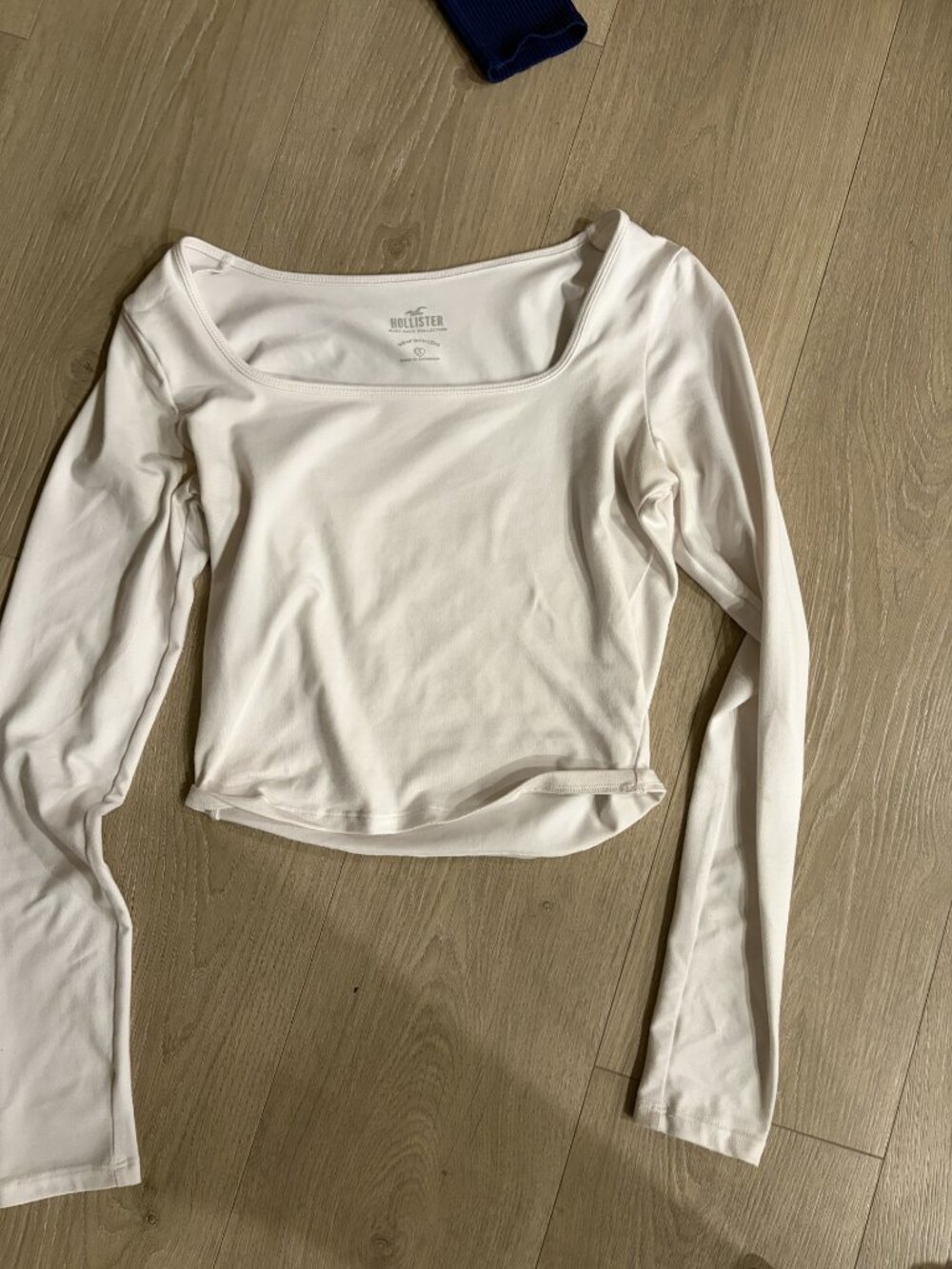White Hollister crop